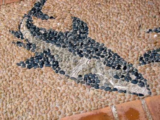 It was a detail of this picture made out of stones, part of a path on the Malecon, Puerto Vallarta